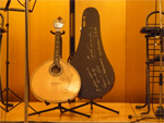 アマリア・ロドリゲスのサイン入りの湯浅様のポルトガルギター