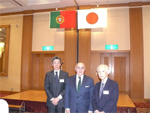 （左より）稲畑勝太郎会長、フェラース大使、稲畑勝雄名誉顧問
